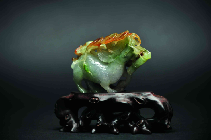 翡翠|一个精美的翡翠作品，倾注了雕刻师的心血，和大量的精力时间