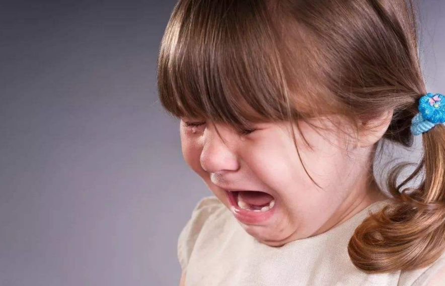 雷九趣说|孩子发脾气的时候，做父母的要控制好情绪，站在他的角度思考一下