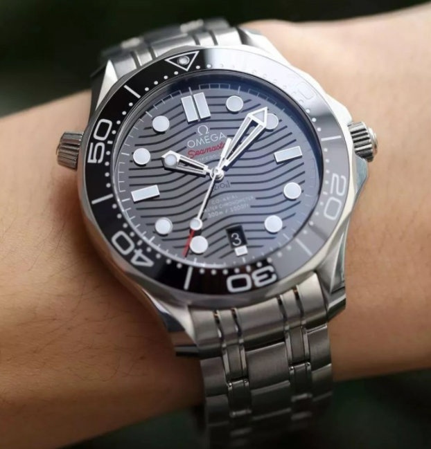 斯蒂芬·马布里|三十多岁的男人怎么能没有适合的腕表？那么都有哪些方面需要注意呢？