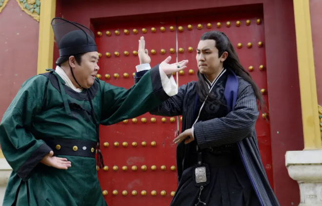 狄龙|狄龙之子自曝养家难!买一辆电动车,也要缩衣节食一两年?