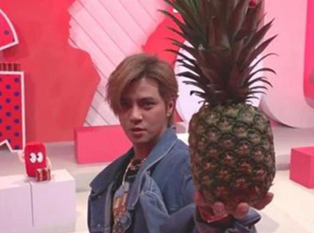 罗志祥|罗志祥在老家复出抛弃自尊，认购200箱凤梨还上街扮猪，获40万点击