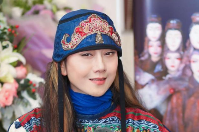 杨丽萍|61岁杨丽萍的晚年生活，变成现实版“老佛爷”，生活靠男助理伺候