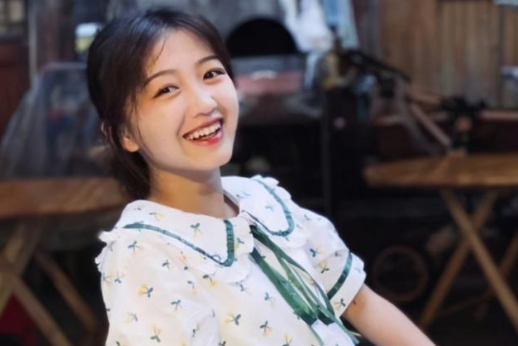 梁小友|《变形计》中“神仙妹妹”，受校园暴力被迫辍学，今活成了这样？