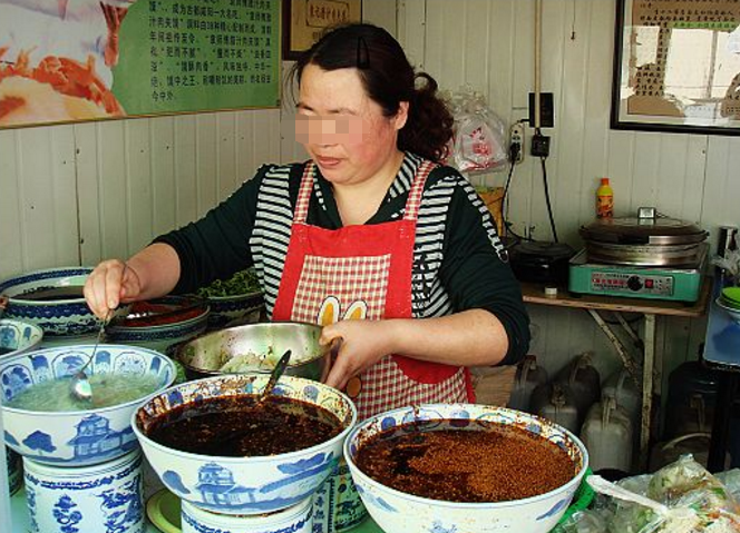 肝损伤|一天一把芹菜,43岁女子因失眠住院,医生:无知,神经已“千疮百孔”