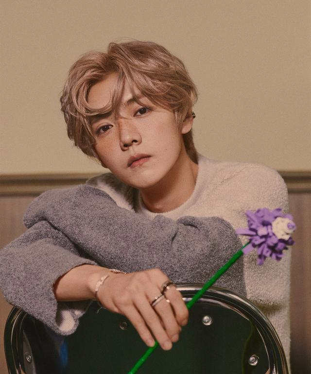 鹿晗|鹿晗帅气大片，居家慵懒风格，弥漫一丝浪漫气息