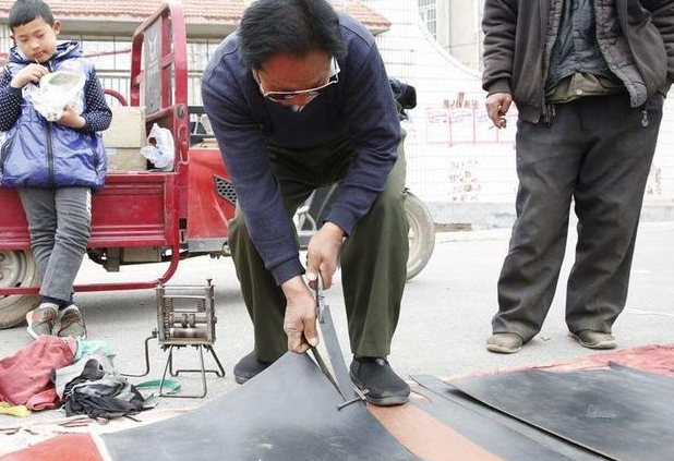 市场上20元一根现割的“牛皮带”，很多人买，是真的吗？