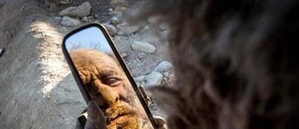 |吉尼斯纪录保持者哈吉，60年不洗澡，身体仿佛佩戴了铠甲