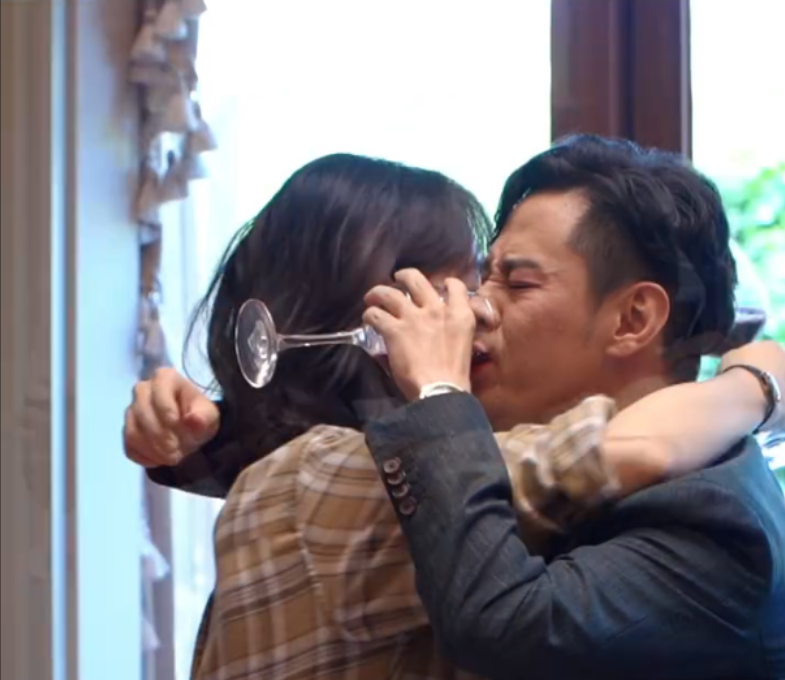 电影|白百何新戏遭“职场骚扰”，被领导灌酒强抱，表情惊吓网友痛惜