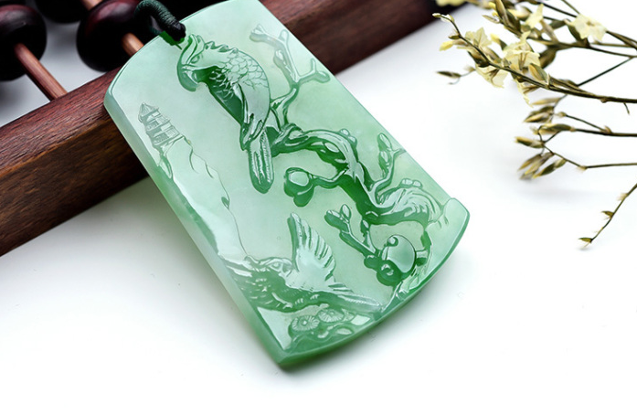 |将喜鹊雕刻在翡翠身上，不论何种造型都会有追随者，你认同吗？