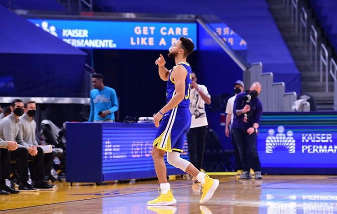 斯蒂芬·库里|10记三分轰53分！库里刷新八项纪录，勇士队史得分王+联盟第一