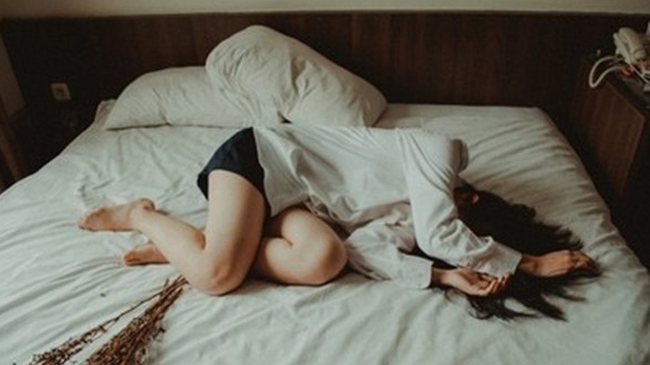  拿私密视频去交流！遭上传不雅网站，她一看片中女主角竟是自己