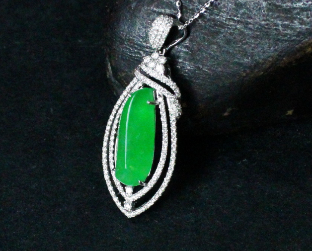 翡翠|翡翠拥有很多种类，随着市场变得火爆，出现了各种各样的假货