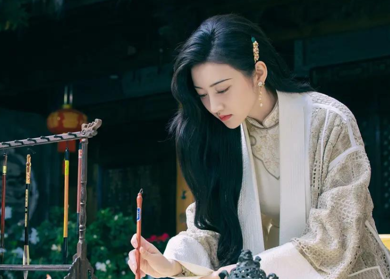 吉克隽逸|不忍直视！有一种“粗野”叫景甜的安全裤，网友：难怪张继科驾驭不了！