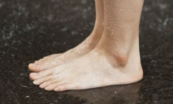 |不论男女，下半身出现4种异常，肺或已“烂如网筛”，一个不占，肺还算健康