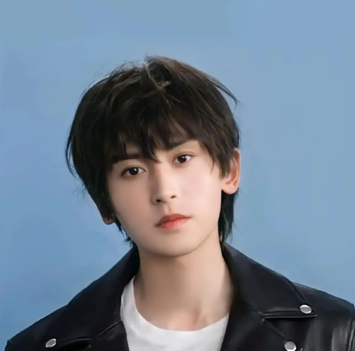 张哲瀚|“爱国人士”张哲瀚有多喜欢拜神社？17年八坂、18年靖国、19年乃木