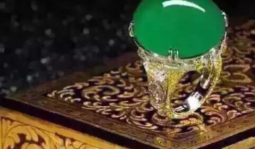 核桃|不要盘玩核桃了，小道消息称很有可能会致癌，也只有翡翠才能养生