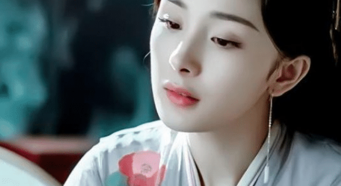 杨幂|《三生三世十里桃花》：杨幂的脸配上高冰翡翠耳坠，美得像画中人