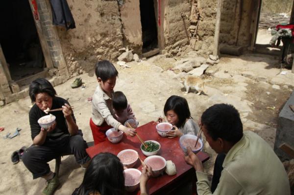 医生|29岁男子腹痛入院,胃“报废”,医生:常吃“它”,铁打的胃也易“烂掉”