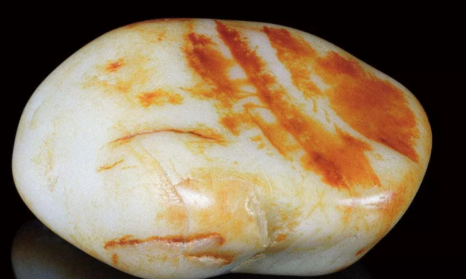 翡翠|经常佩戴和田玉有助于健康，但佩戴时也有禁忌，新手玉友要牢记