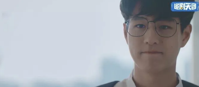 职场故事|想死就要谈恋爱？这部沙雕泰剧爱了！