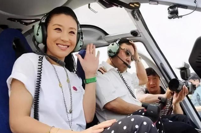 苗圃|嫌王大治太丑罗晋太嫩,转头给富豪生孩子的苗圃,幸福吗?