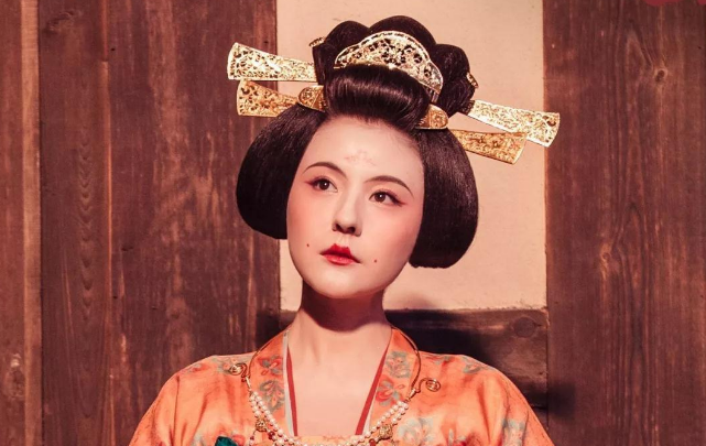 校花|结婚三年,他把1.55米的校花喂到332斤,校花:他很爱我