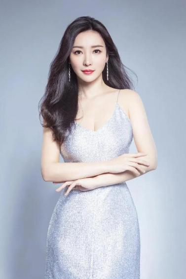 柳岩|这才是微胖界性感女神吧？柳岩虽然胖点，可贵在真实圆润别有风情