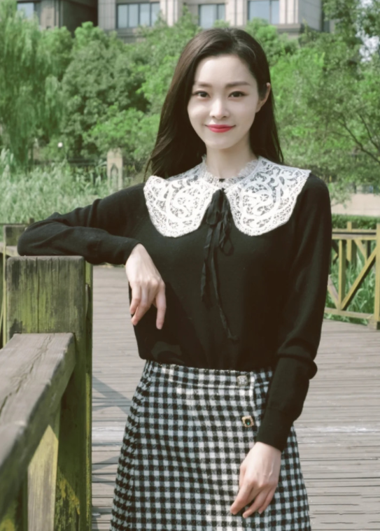 穿衣搭配|时尚女孩宋轶，不仅穿衣时尚，入秋穿搭更是堪称模板