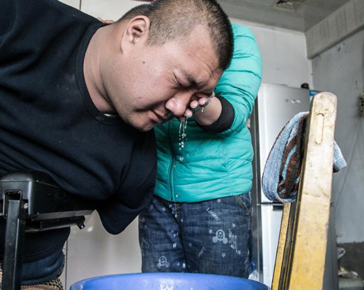 自食其力的筷子哥,传播正能量不向生活低头