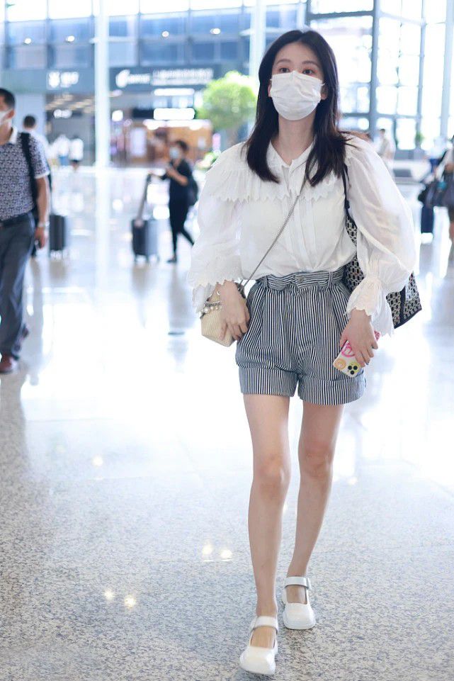 穿衣搭配|“甜美少女”乔欣，日常穿搭好时尚，可盐可甜幸福感满满