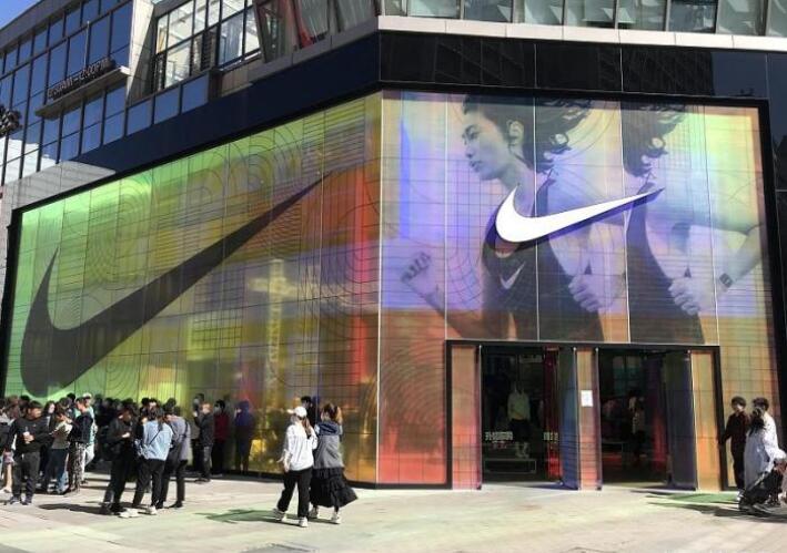 耐克简直欺人太甚，小米当价格屠夫，千元运动鞋仅售价99