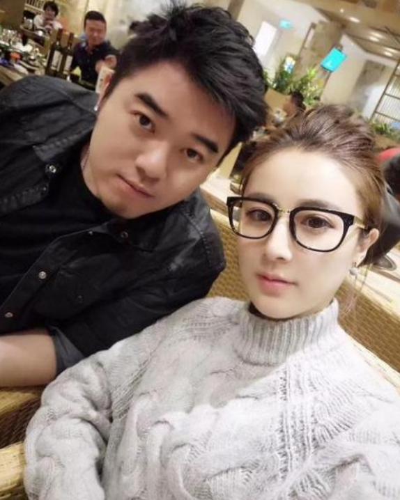 |有一种“整容”叫薇娅卸妆，看到素颜照后，网友：是同一个人吗