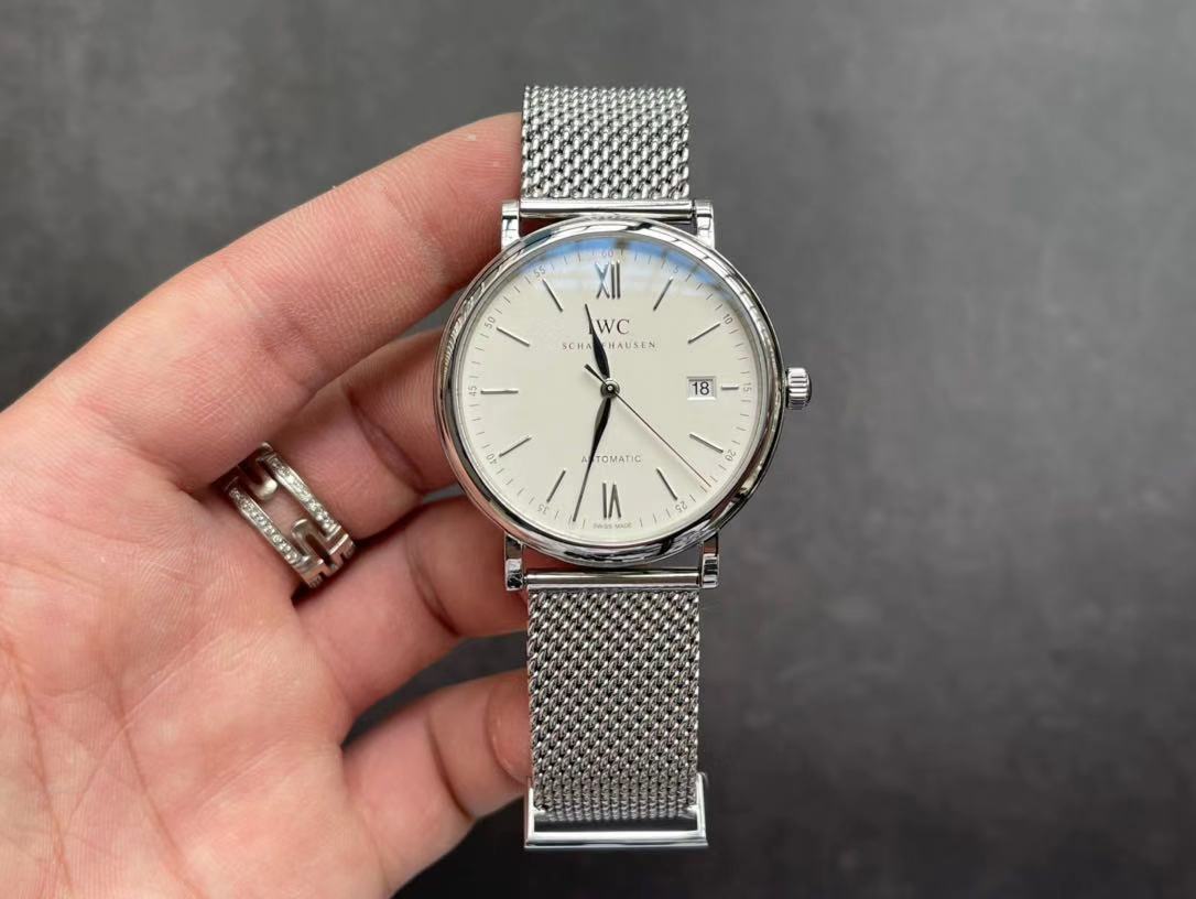 穿衣搭配|职场表颜值担当，五万左右王者，万国柏涛菲诺会被选择吗？