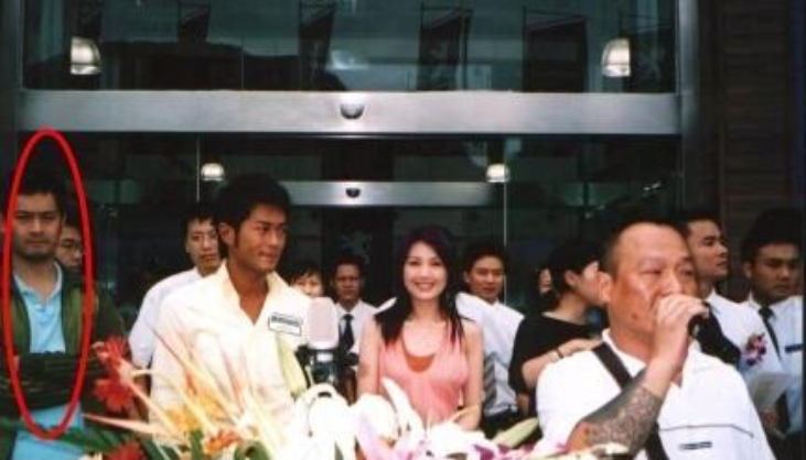 古天乐|古天乐弟弟：颜值不输给哥哥，身价上亿与哥哥争做慈善为父母积福