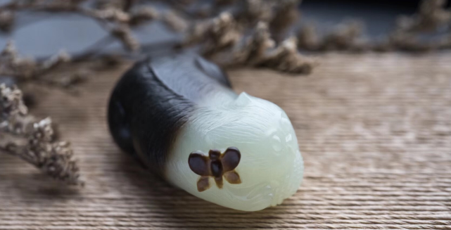 |新手想把玩和田玉，在前期会有选择困难症，倒不如选择这三种原料