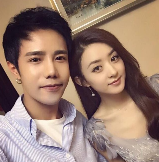 赵丽颖|赵丽颖亲弟：撞脸霍建华，在老家打工照顾父母，妻子颜值不输姐姐