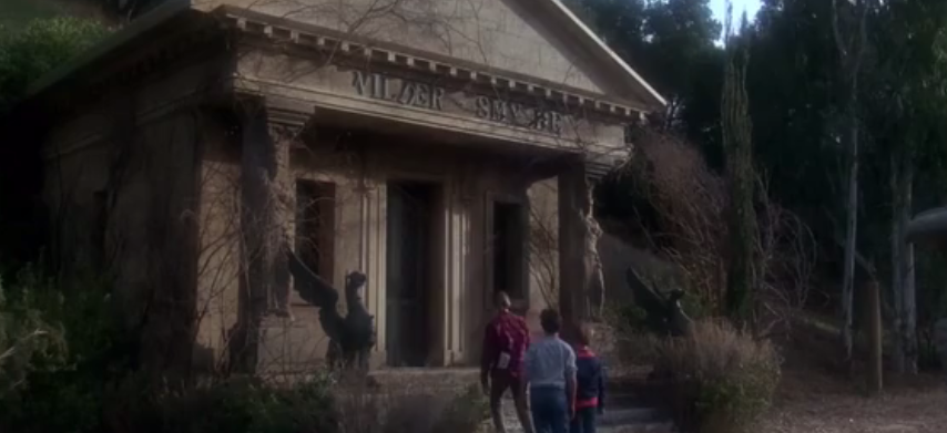 遥寄山海故 《活死人归来》：3个男孩墓室挑战试胆，途中发现铁罐，竟然看到了尸体