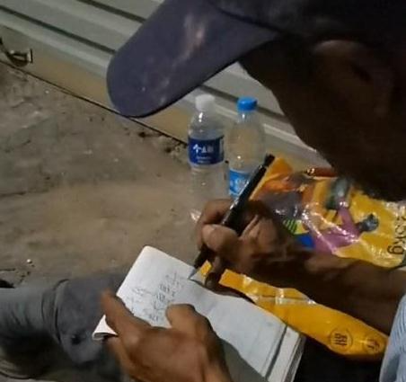 童书小窝|河南周口的甘肃老汉，投靠女儿不成流落街头：没有了爹娘哪还有家