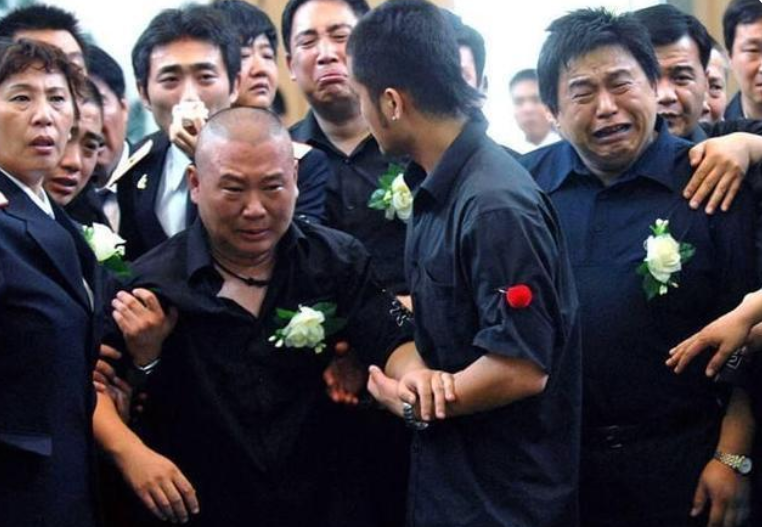 侯耀文|侯耀文离世13年后，被侄儿戴志诚夺走的小娇妻，如今怎么样了？