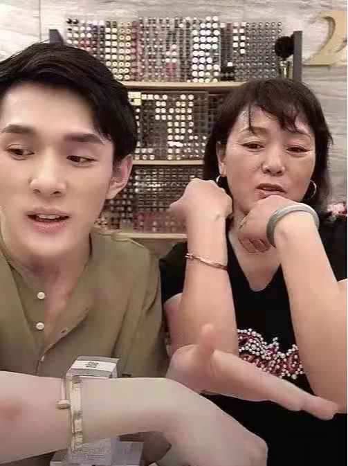 李佳琦|我国最“憋屈”的精华液！因价低被忽视，李佳琦：美白淡斑，我妈就在用