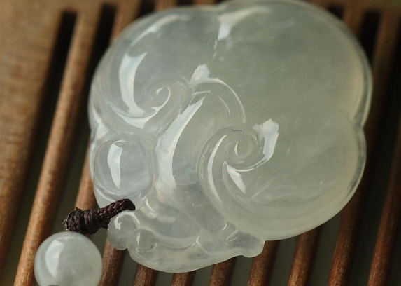 翡翠|还在用老方法鉴别翡翠饰品吗？你已经落伍了，快学习这几条新的