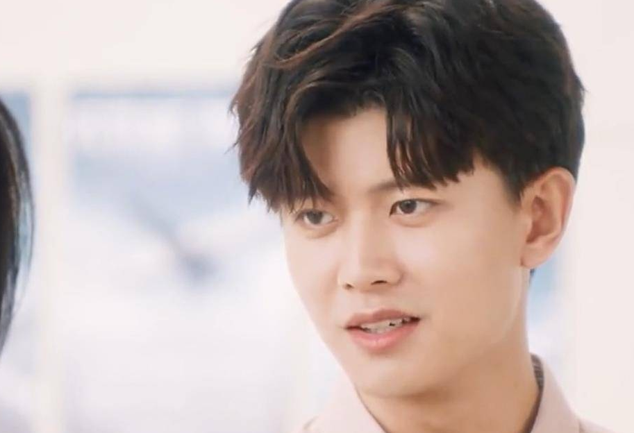 周生辰|电视剧《一生一世》，周生辰是钟鼎世家的长子长孙，应是心有全局