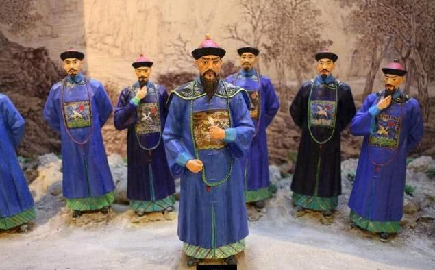 电影|为什么“僵尸”都穿清朝的官服？不是胡扯，其实有现实依据