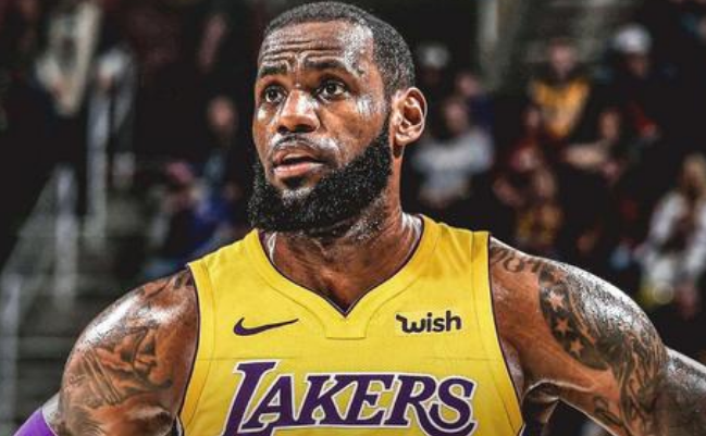 湖人队|湖人队遭到双重打击，詹姆斯收到坏消息，王猛只损招救场湖人队