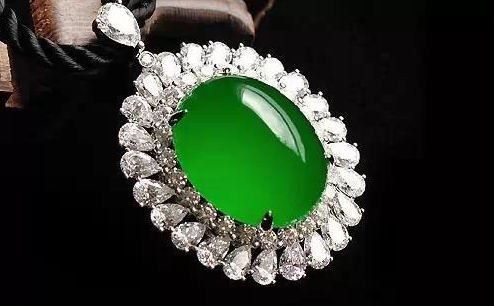 明星|知名女明星佩戴的翡翠价值连城？真的那么贵吗，许多人还不知道
