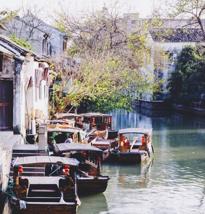 飞舞的轻荣小雪花 最强地级市！GDP终破2万亿大关，有一线的实力却没一线的样子