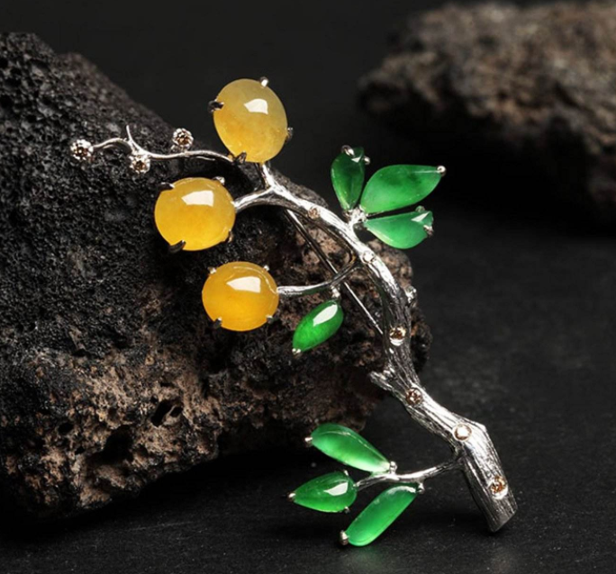 |翡翠界的“六耳猕猴”，装啥像啥，做成翡翠就连行家也认不出来  ?