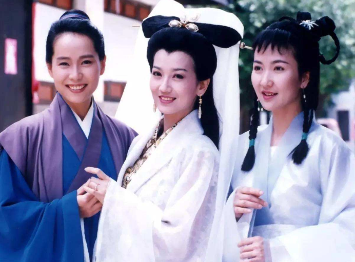 许仙|她是导演原定许仙，因戏约太多片酬低拒演，网友：后悔28年