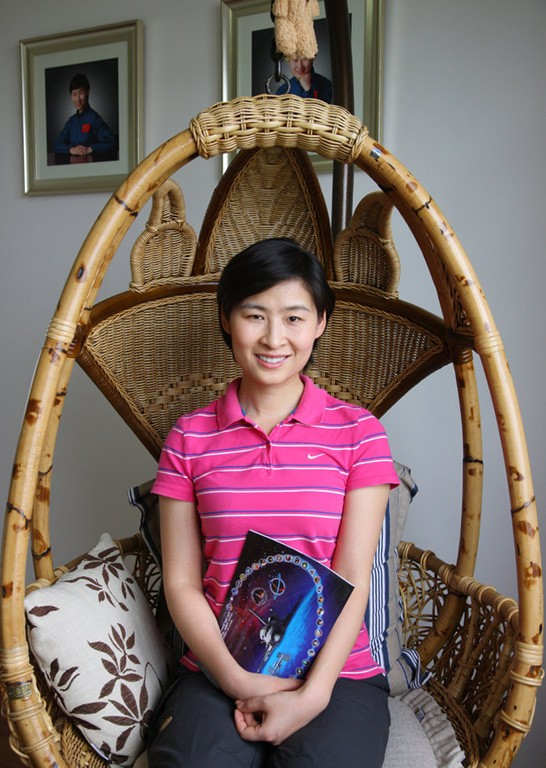 刘洋|中国首位女航天员刘洋近况，丈夫帅气露面，生活现状让人羡慕不已