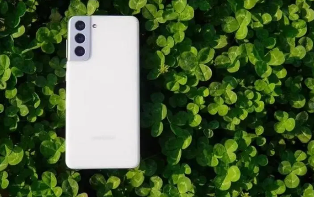 雷三趣说|三星新推出Galaxy S20新机型，价格下降很多，随身携带非常便捷